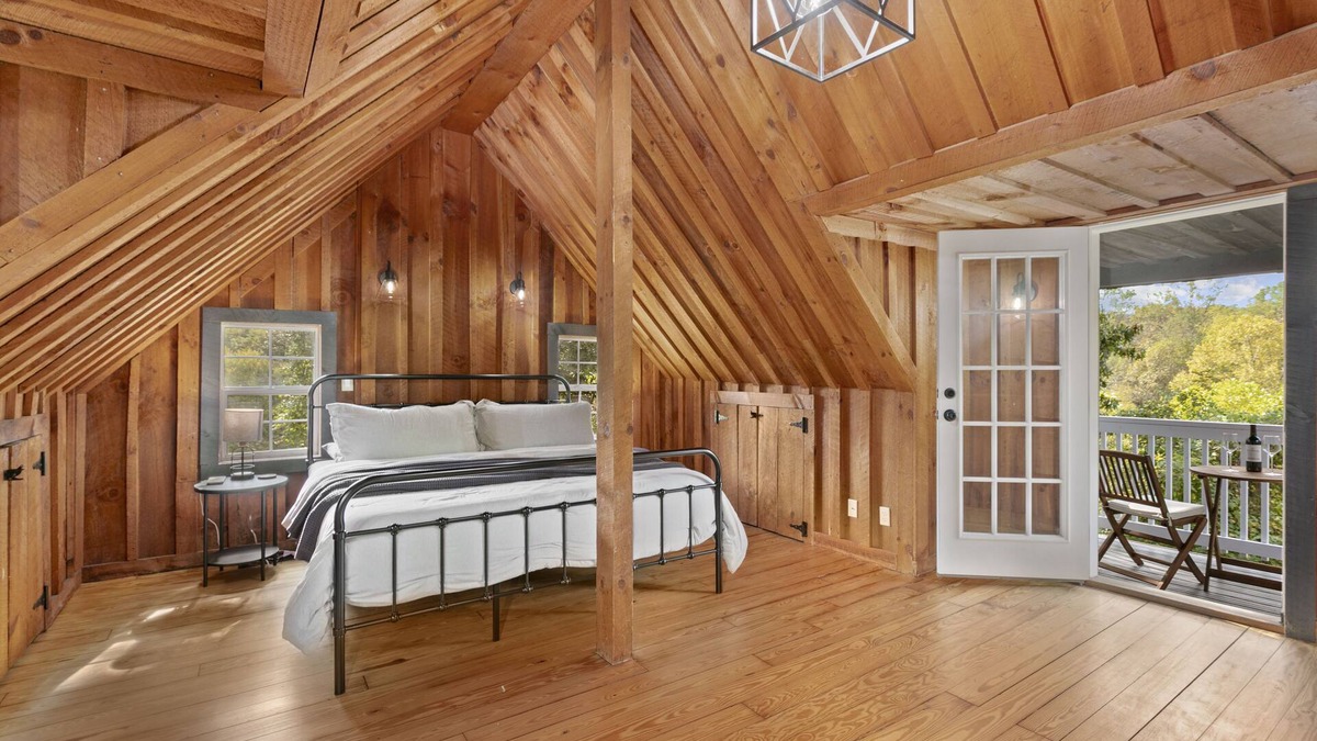Woodfin Cabin | Cozy Cottage for Two - Asheville, NC