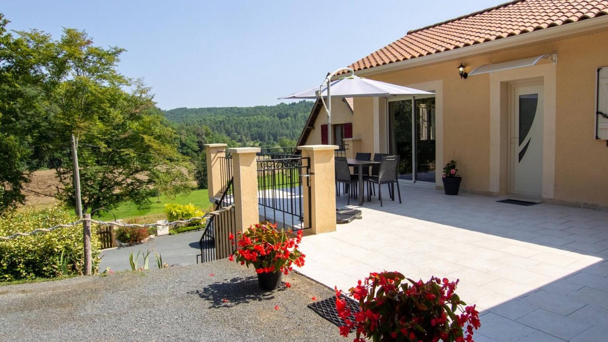 Auriac-du-Perigord Cottage | Cozy Cottage with Garden, Near Dordogne Castles and Vézère Sites, with Modern Amenities & WiFi