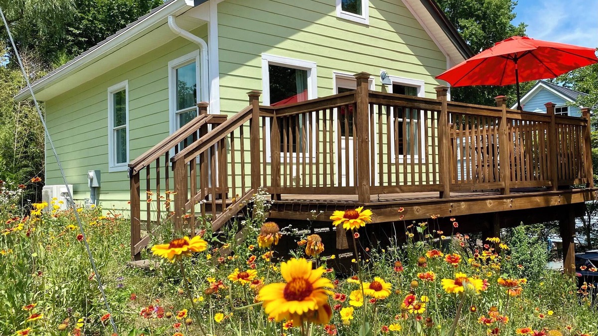 Bolivar Cottage | Cozy Cottage. Great hikes nearby, & walking distance to historic Harpers Ferry.