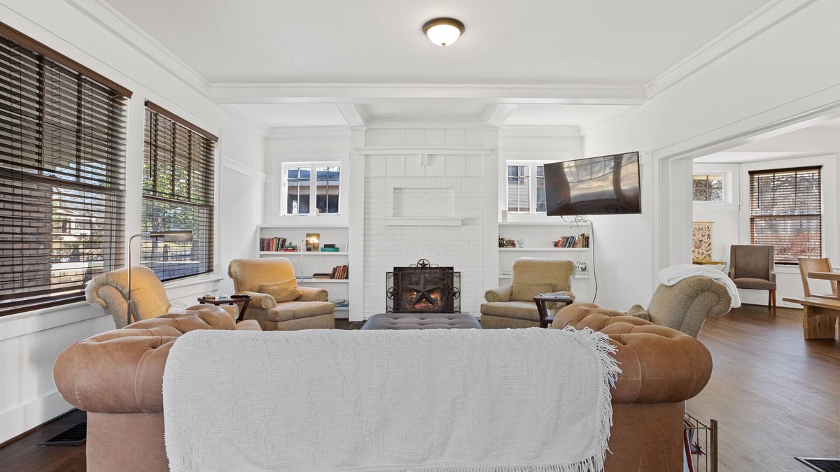 Norwood House | Cozy Cottage in B'ham - 4bd 3ba - 2 Miles to downtown, near Avondale, Homewood