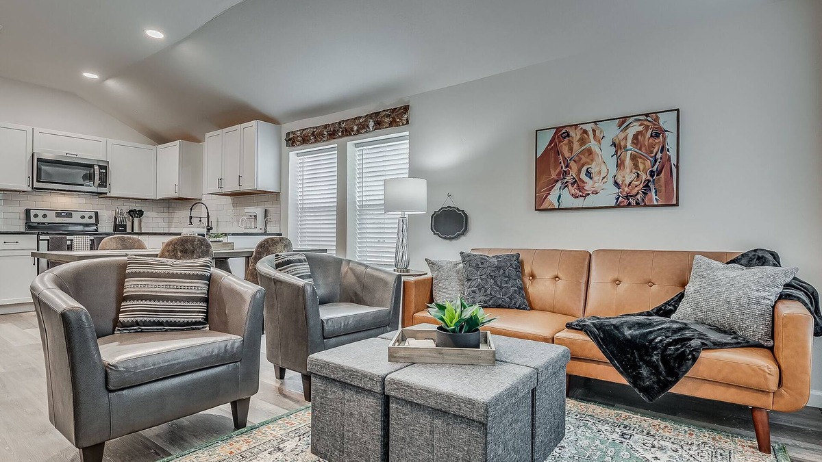 Norman House | Cozy Cottage in BoomerTown