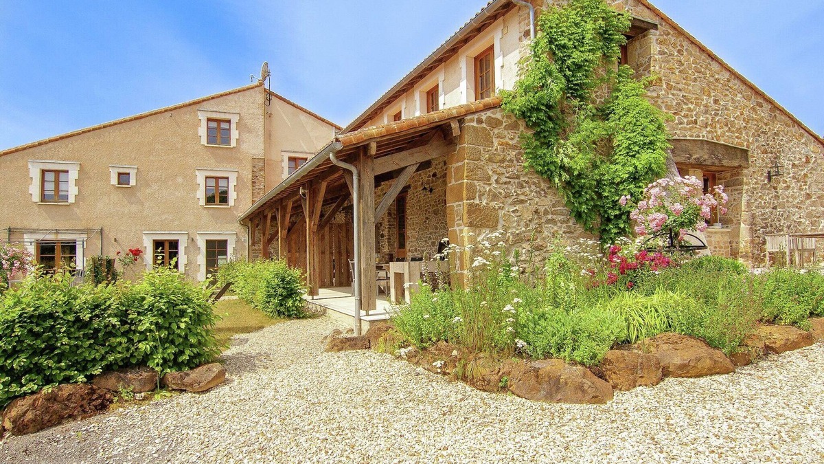Roussines Cottage | Cozy Cottage in France for Couples