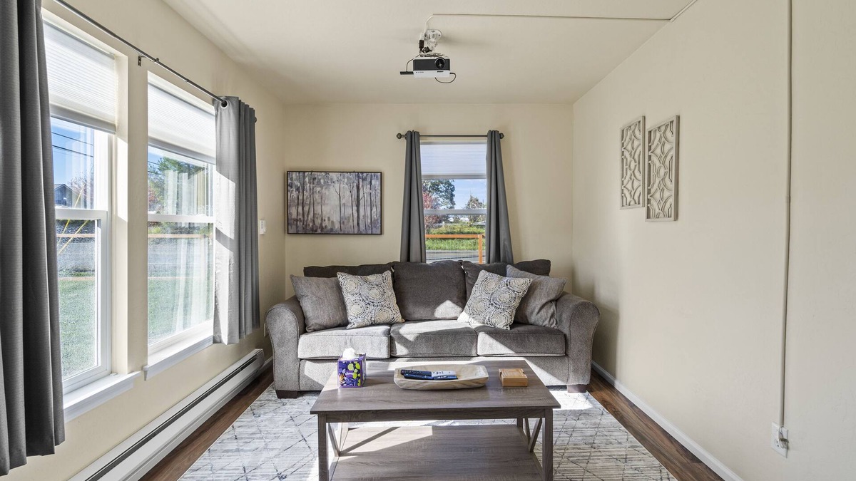 Grants Pass Cottage | Cozy Cottage in Grants Pass Near River!