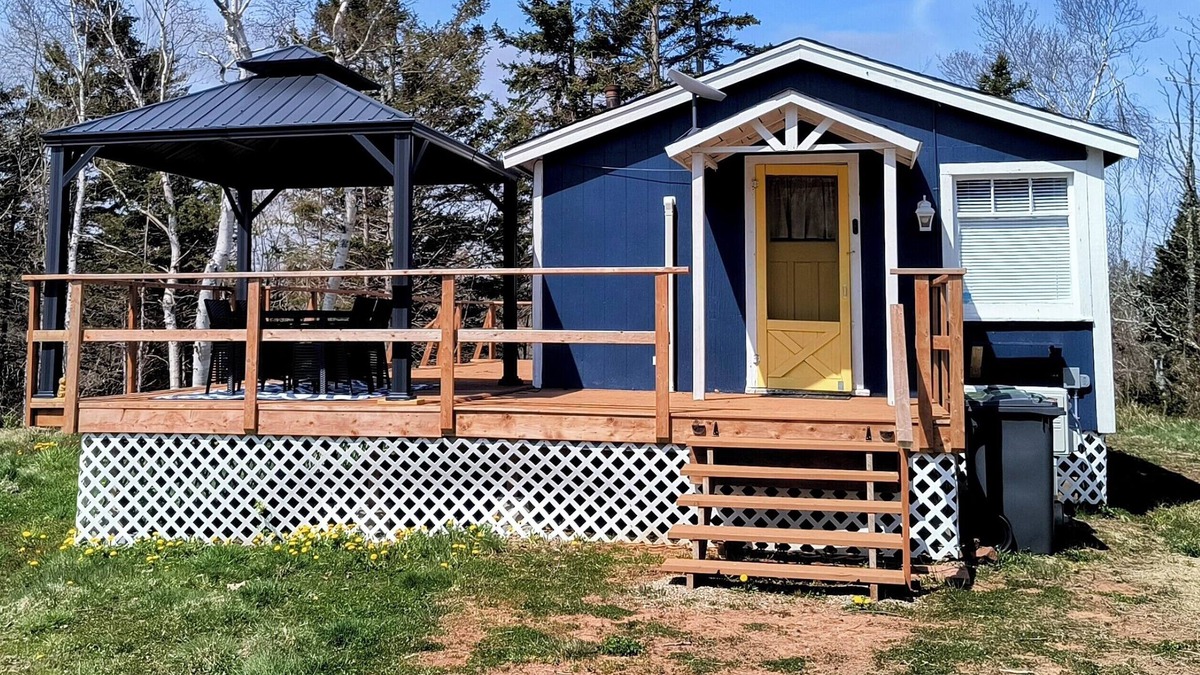 Grand Tracadie Cottage | Cozy cottage in Grand Tracadie PEI minutes away from PEI's beautiful beaches.