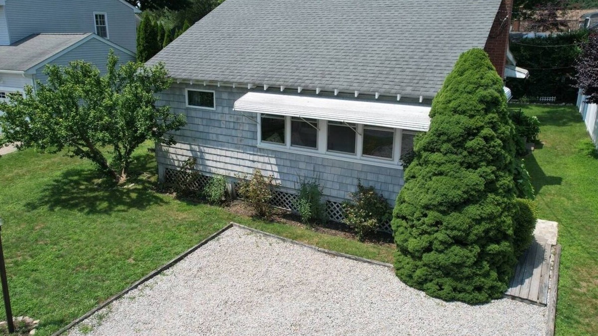 Bonnet Shores Cottage | Cozy cottage in lovely Bonnet Shores
