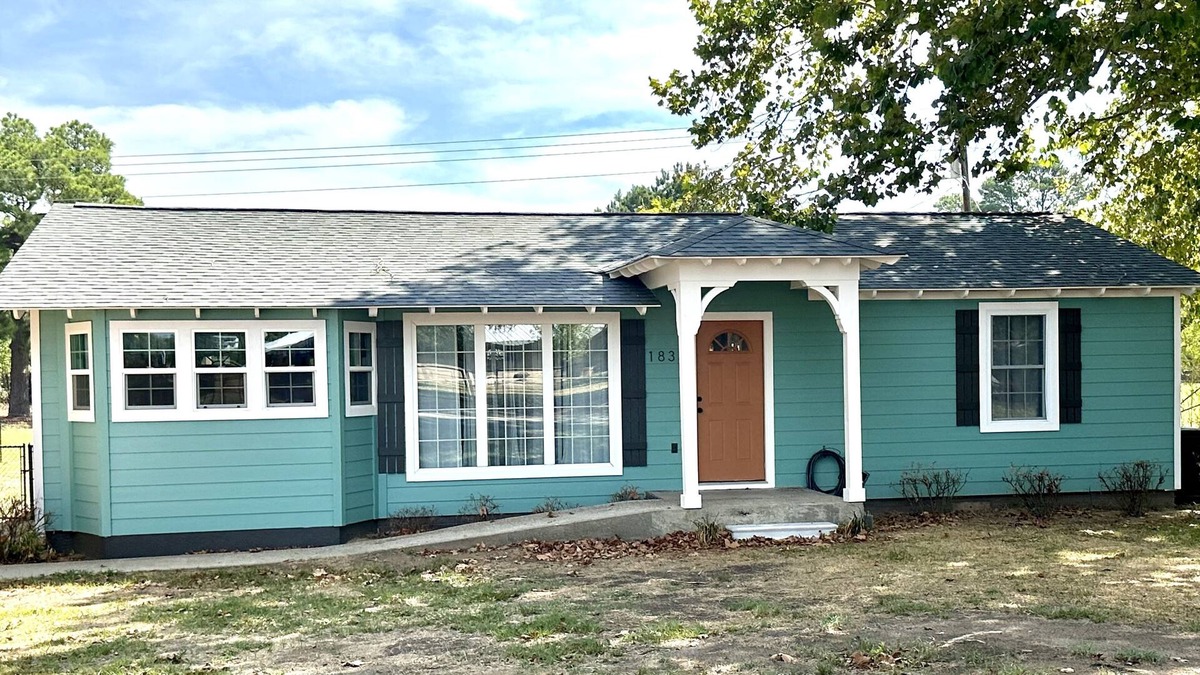 Jacksonville Cottage | Cozy cottage in peaceful, rural setting, 15min away from public beach on lake