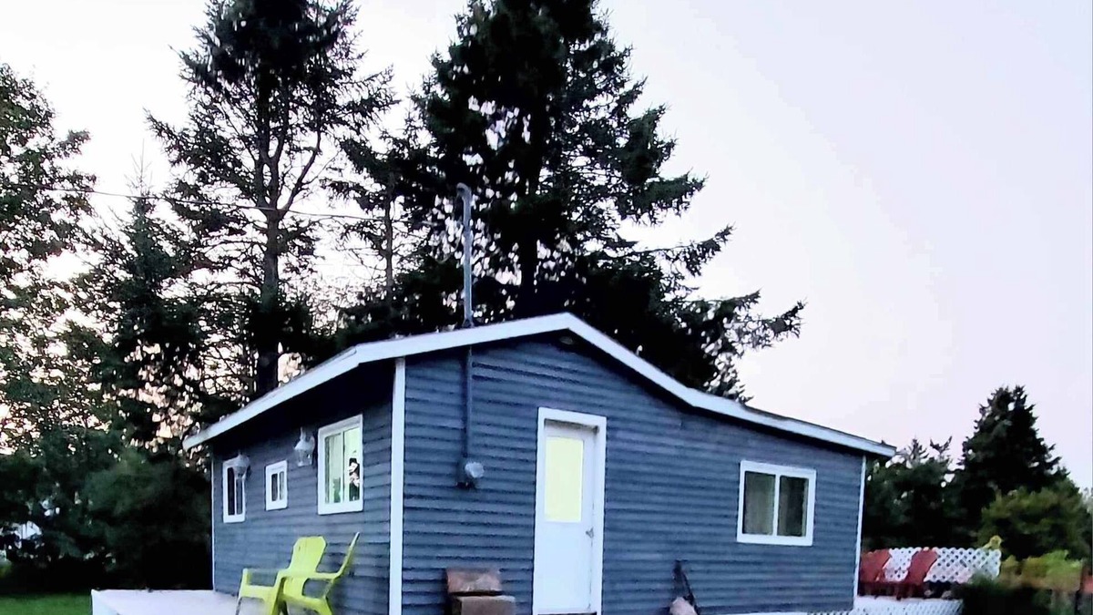 Maitland Cottage | COZY COTTAGE IN SELMAnOpens for 2025 season in April