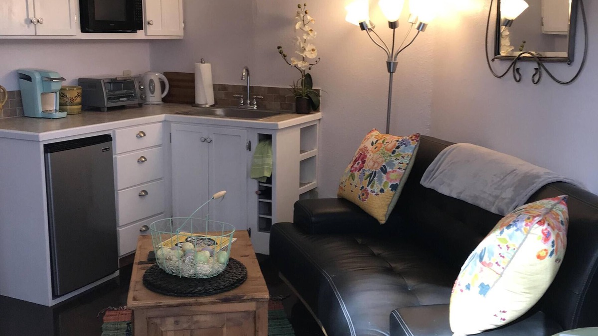 Santa Rosa Cottage | Cozy Cottage In Sonoma Wine Country - Robin's Nest and Garden -Longterm 30 days+