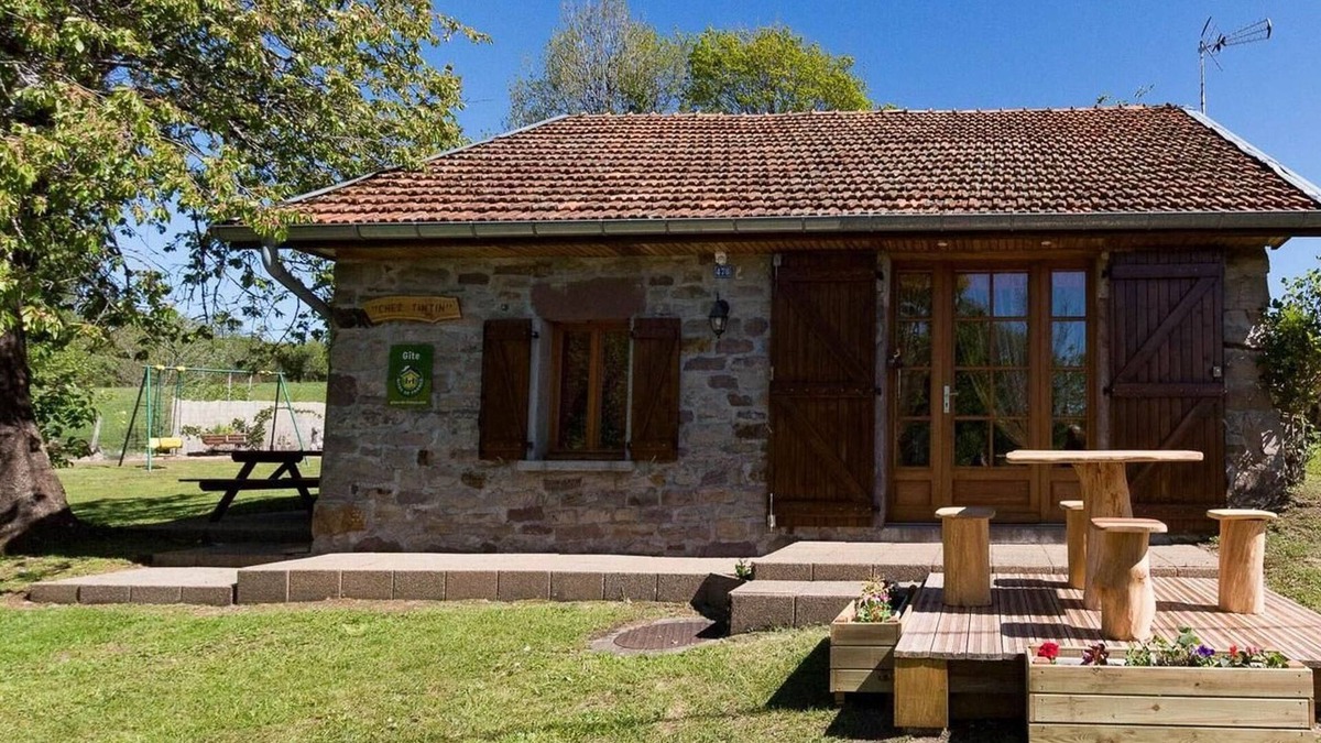 Saint-Bresson Cottage | Cozy cottage in the Vosges with fireplace and garden