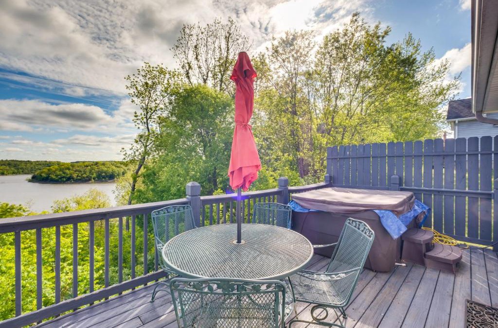Taylorsville House | Cozy Cottage in Taylorsville Hot Tub and Lake Views