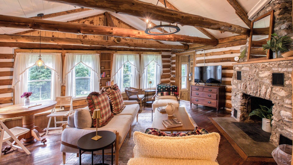 Williamstown House | Cozy Cottage in the Berkshires on 1.6 Acres