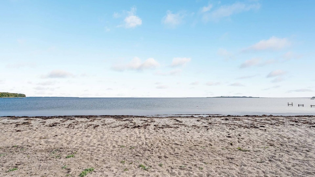 Diernæs Strandby House | Cozy cottage in the 2nd row at the beautiful Diernæs Strand.