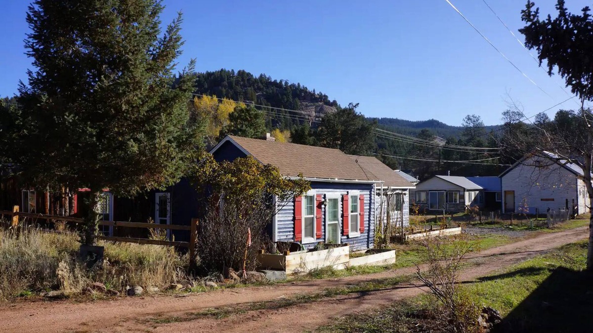 Pine Cottage | Cozy Cottage in the Center of Historic Pine Grove