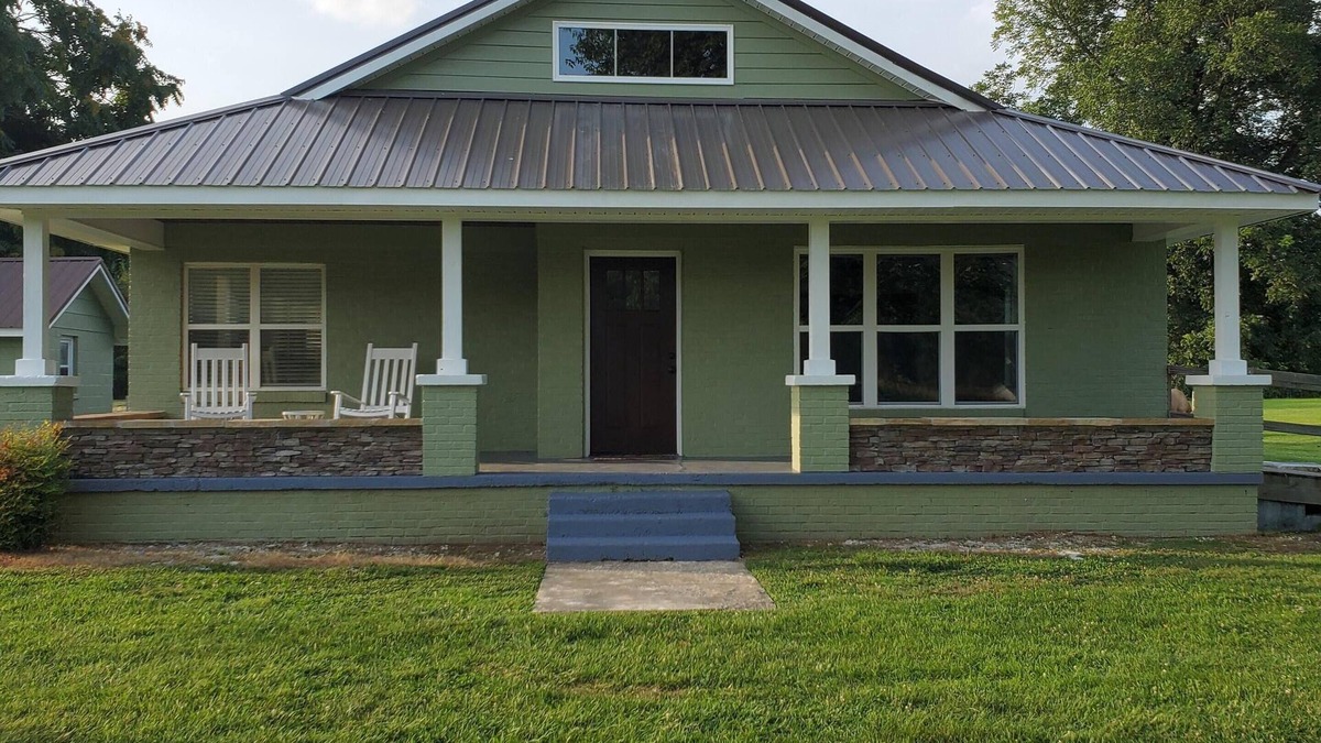 Saint Andrews House | Cozy Cottage in the Cove Just Minutes from the University of the South