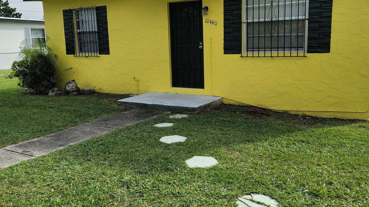 West Perrine Cottage | Cozy Cottage in the Magic City!