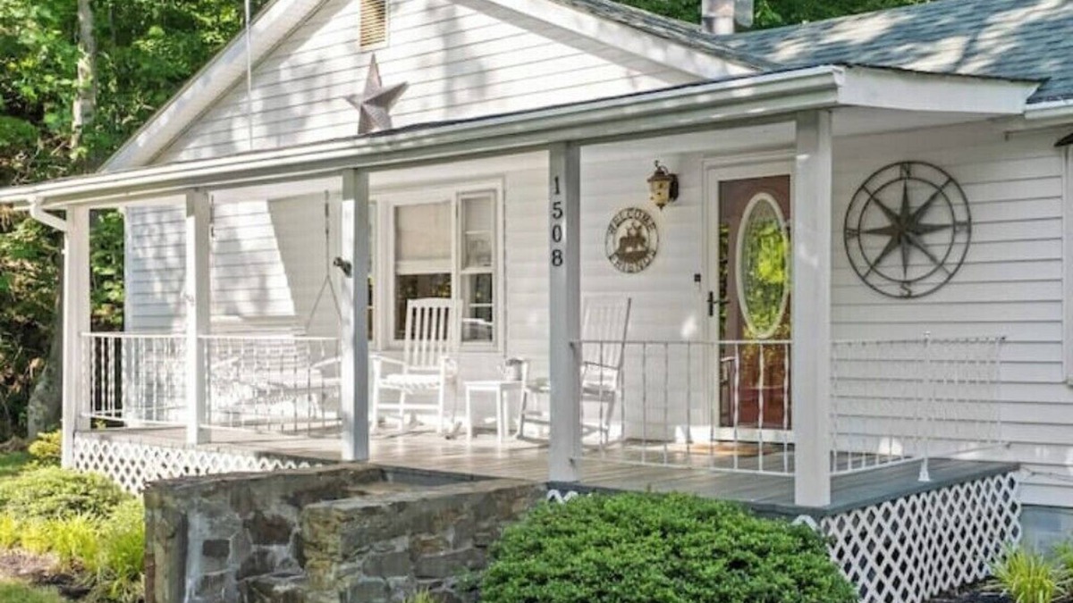 Millboro House | Cozy Cottage in the Woods-Firepit-BBQ-Games-Smores