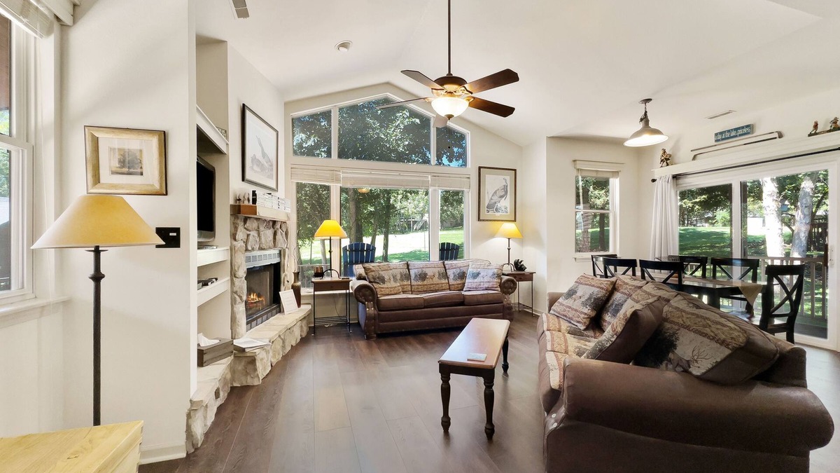 Camdenton Cottage | Cozy cottage inside the Premier Old Kinderhook Golf Resort