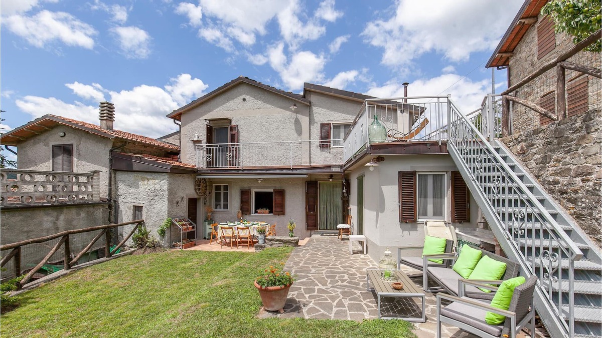 Piazza al Serchio House | Cozy cottage with fireplace and stunning views.