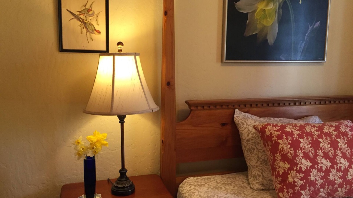 Historic Railroad District Cottage | Cozy cottage just blocks to town and Lithia Park!