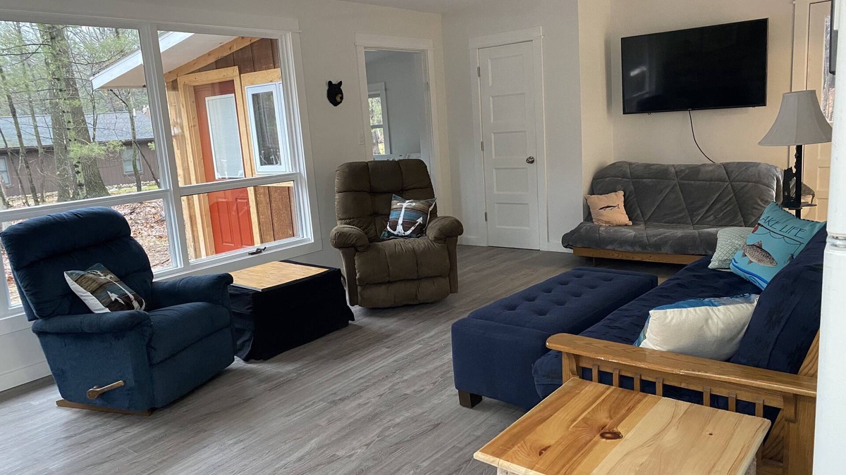 Lake Township Cottage | Cozy cottage just one mile from the Platte river, close to the Sleepy Bear dunes