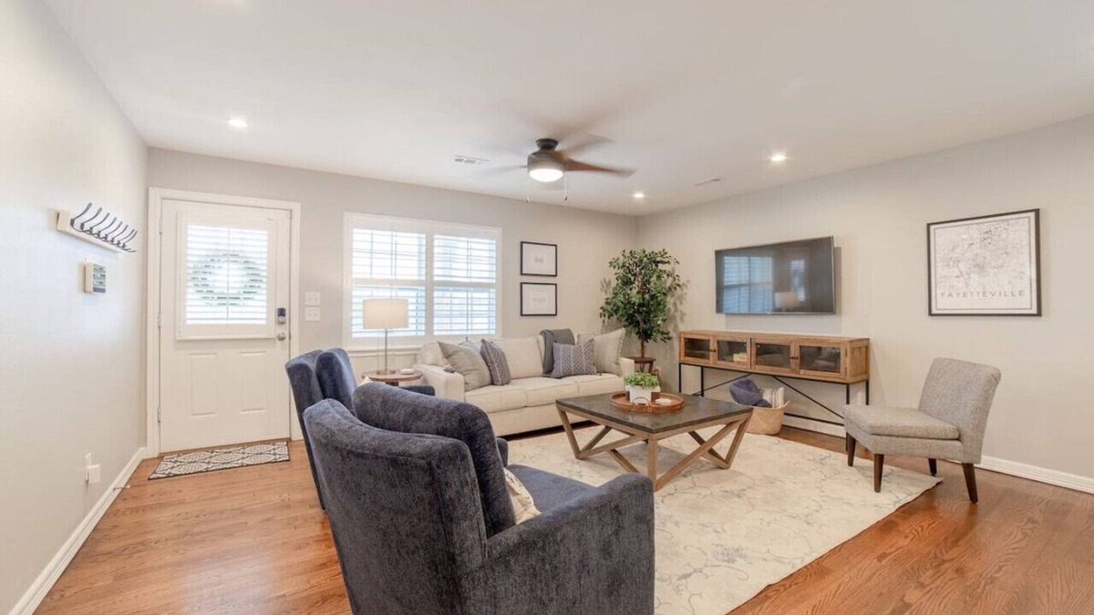 Fayetteville Cottage | Cozy cottage, just a short walk to UofA