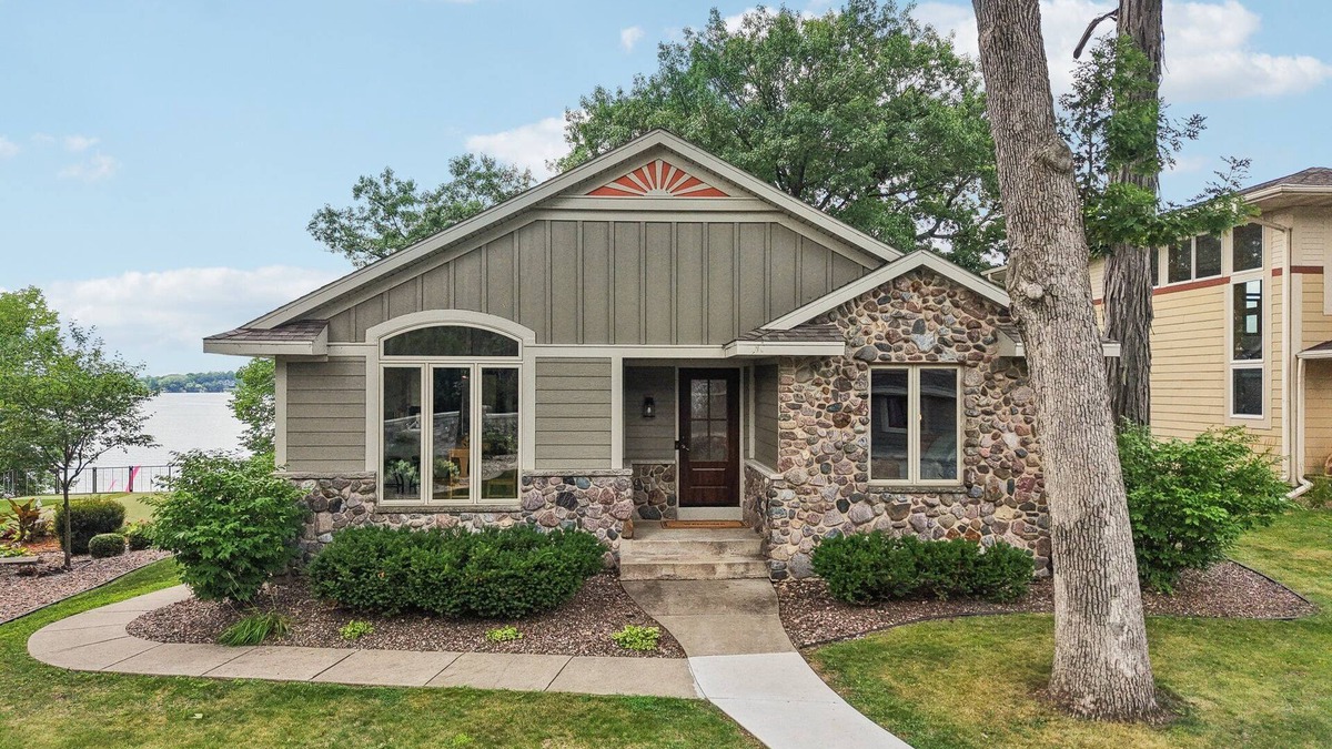 Lake Mills House | Cozy Cottage - Lake House on Rock Lake