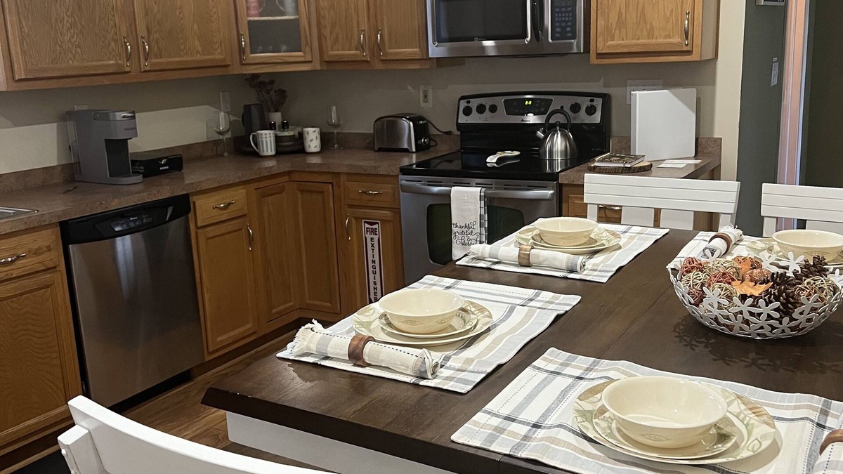 Lewiston Cottage | Cozy Cottage minutes away from the ARTPARK, Fishing Pier, Niagara River ,