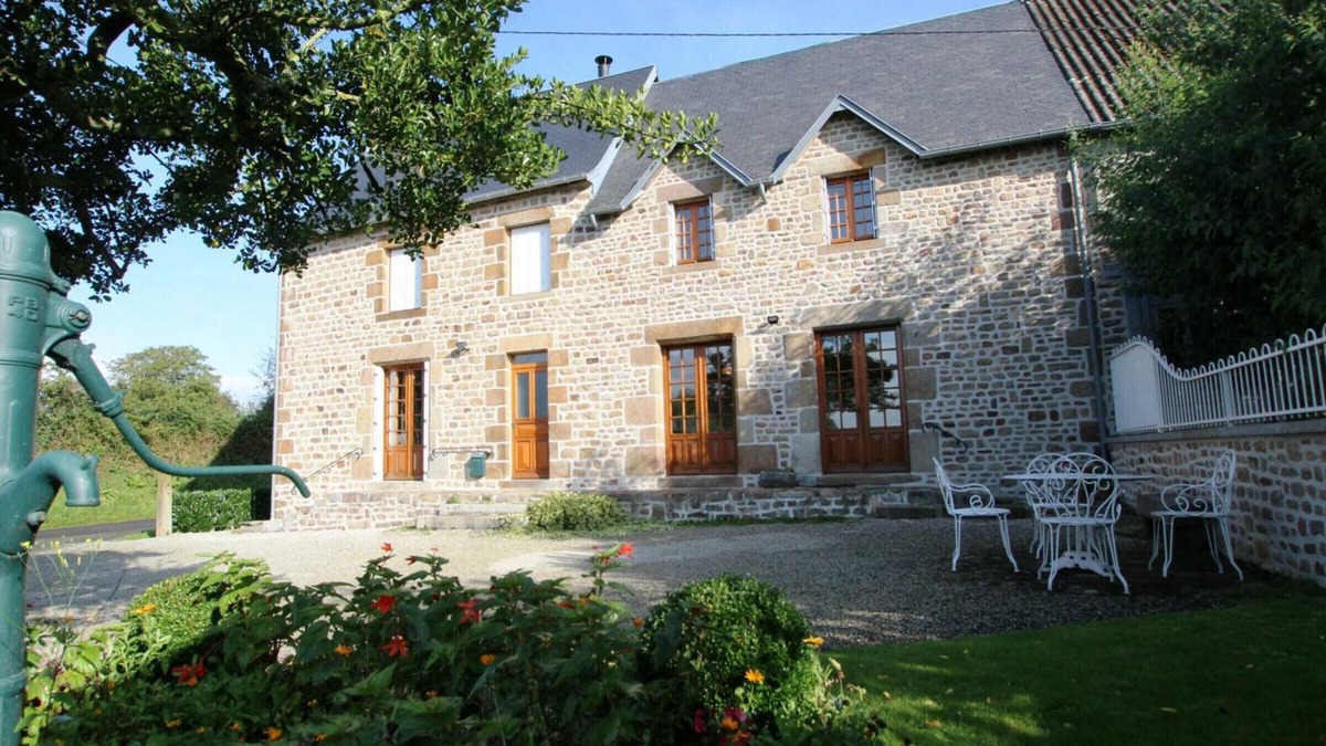 Lolif Cottage | Cozy Cottage Near Avranches - 2 Bedrooms, Garden, BBQ, 30km from Mont Saint Michel