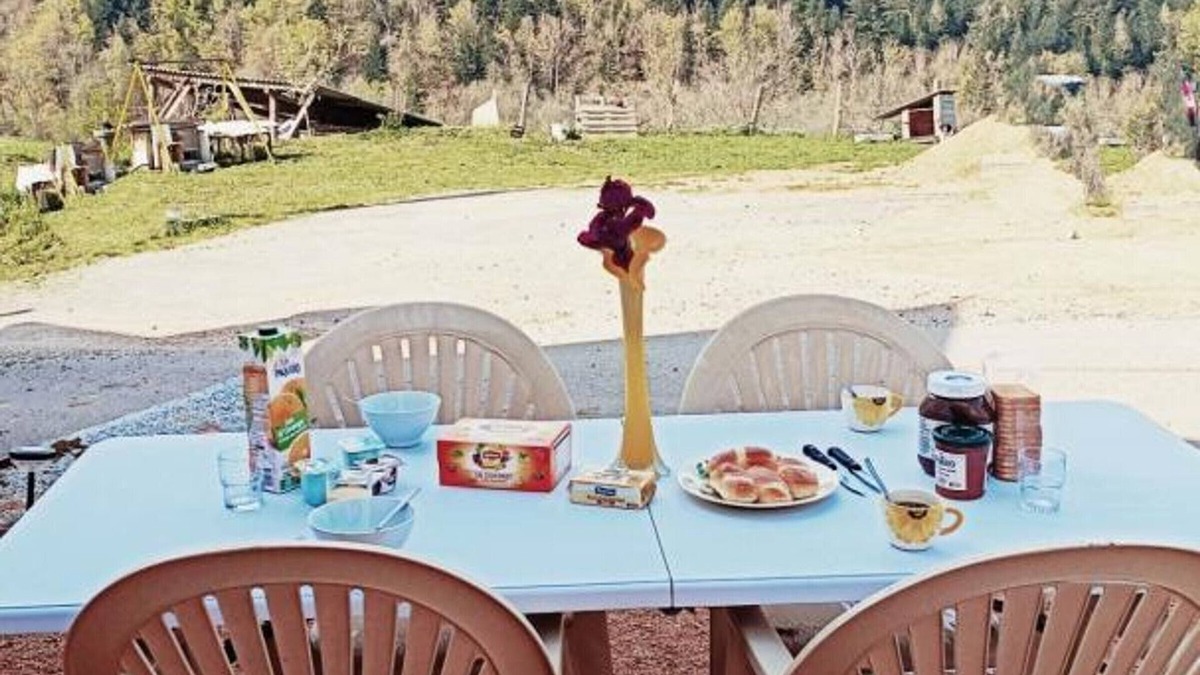 La Chabanne Cottage | Cozy Cottage Near Mountain Activities with WiFi, BBQ, and Family Amenities