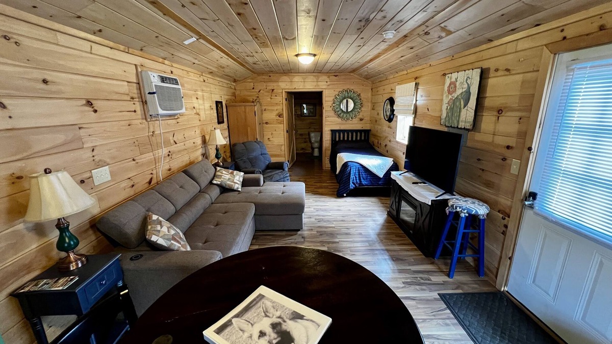 Hickman Cottage | Cozy cottage near Music City USA , sleeps 3n
