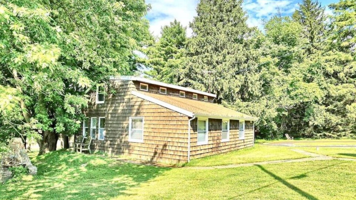 Waynesboro Cottage | Cozy Cottage near Skiing, Gettysburg, and Hiking