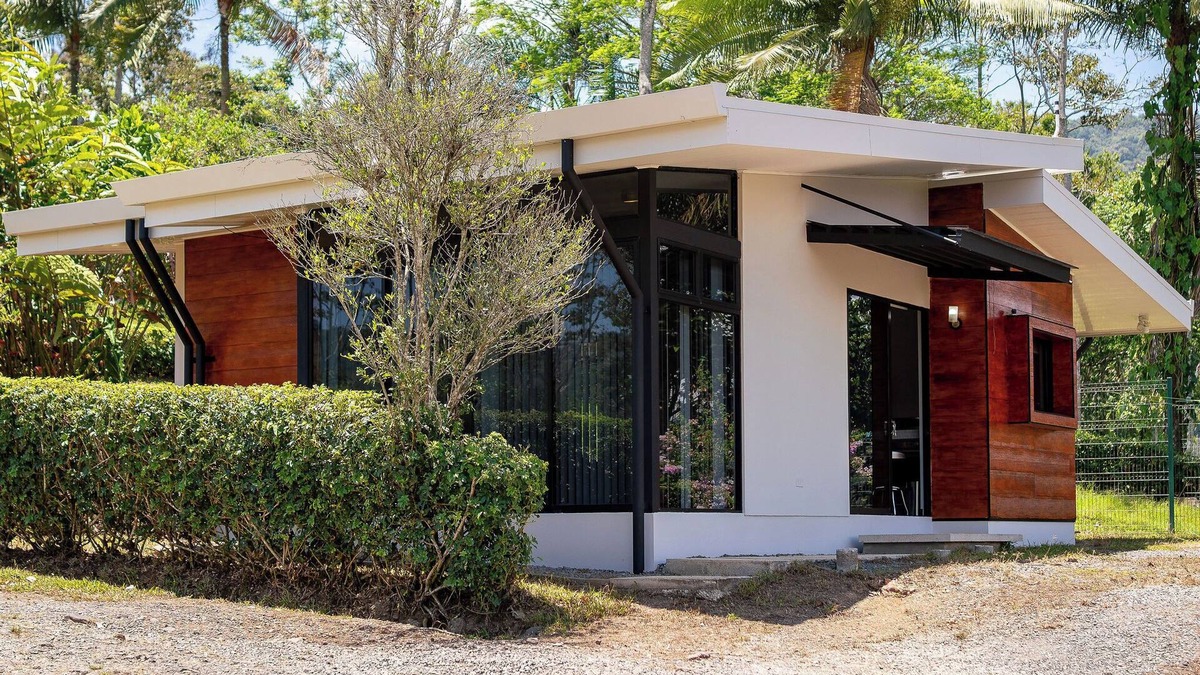 Turrialba Cottage | Cozy cottage near town & waterfall - Gated estate - Pool access - Soccer field