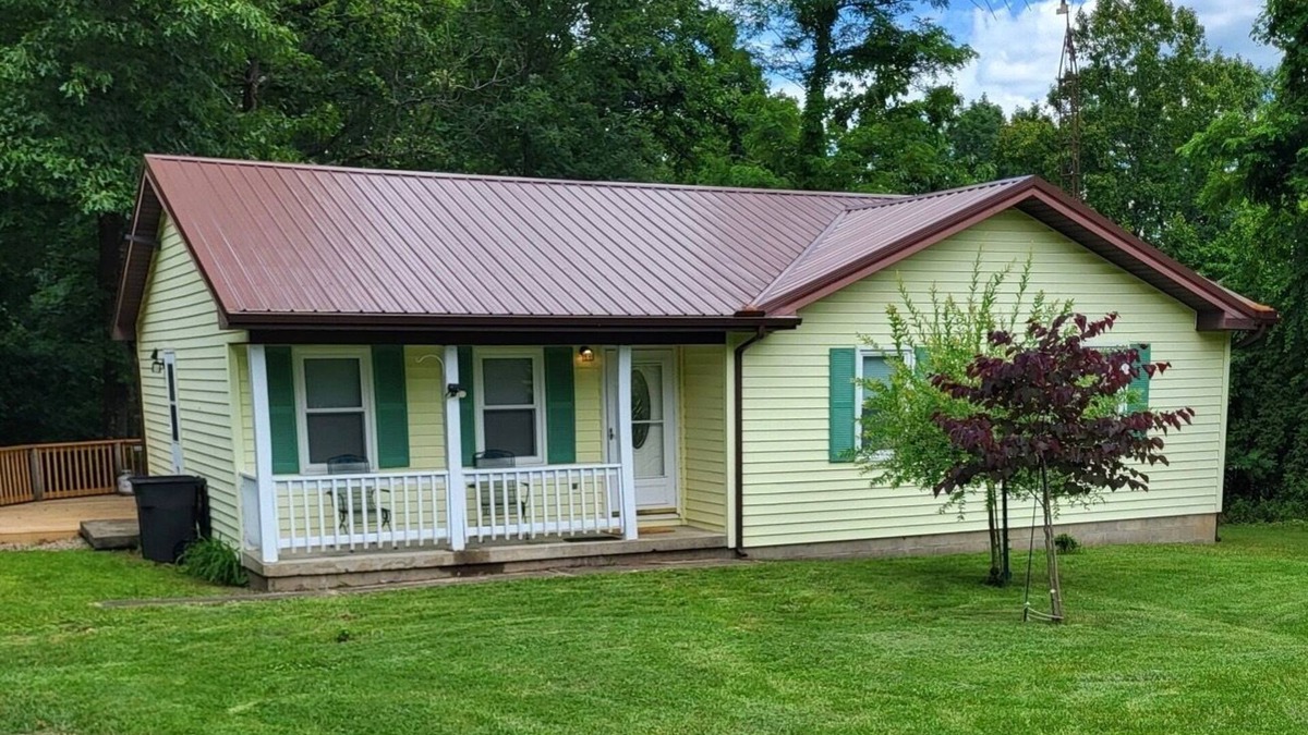 Athens Cottage | Cozy Cottage near trails & lake!