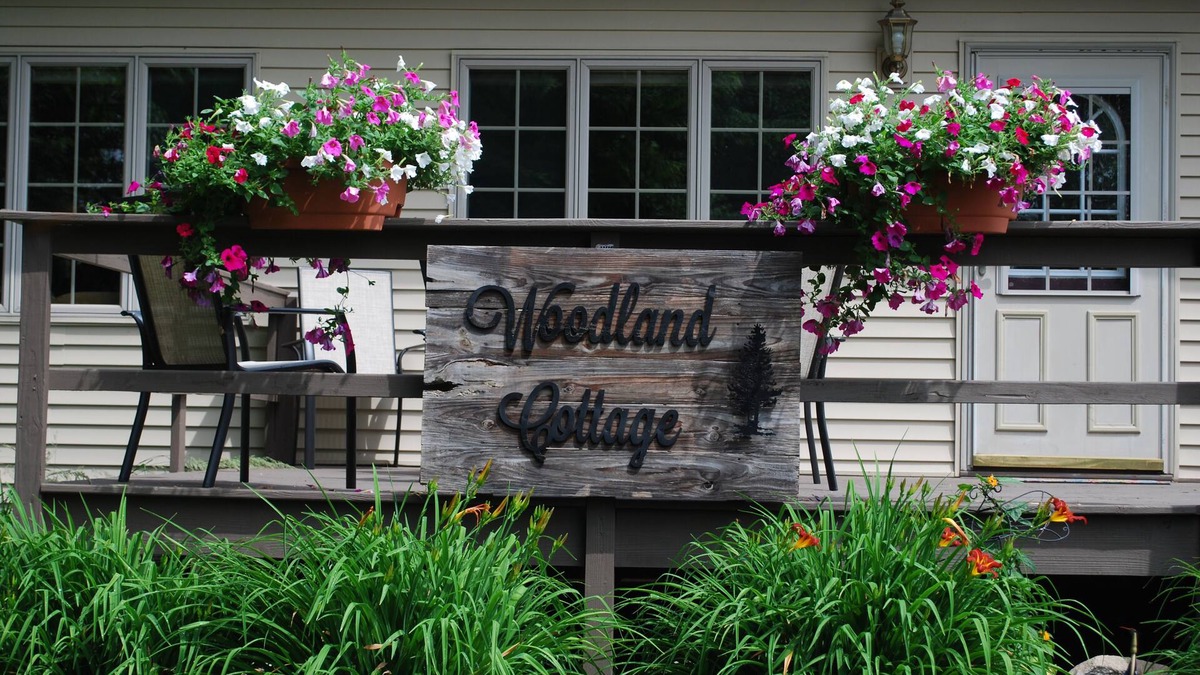 Forest Junction House | Cozy Cottage near Schwarz Supper Club, Road America, and Whistling Straights!