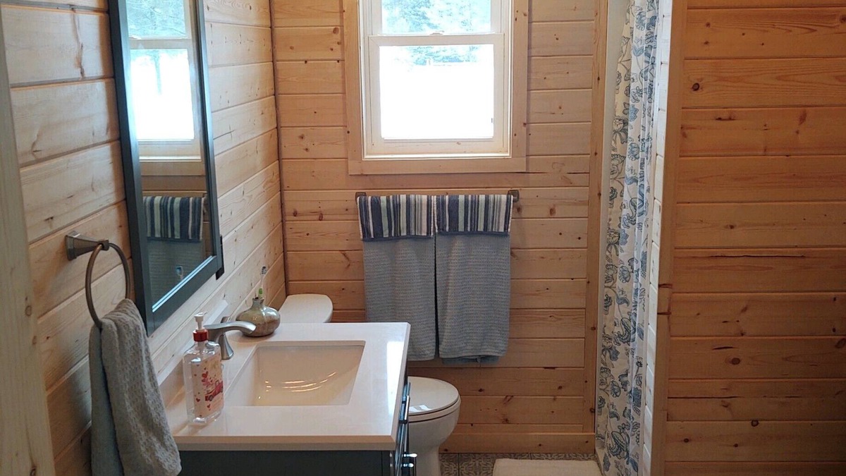 Haugan House | Cozy cottage next to St Regis River and Hiawatha trail system