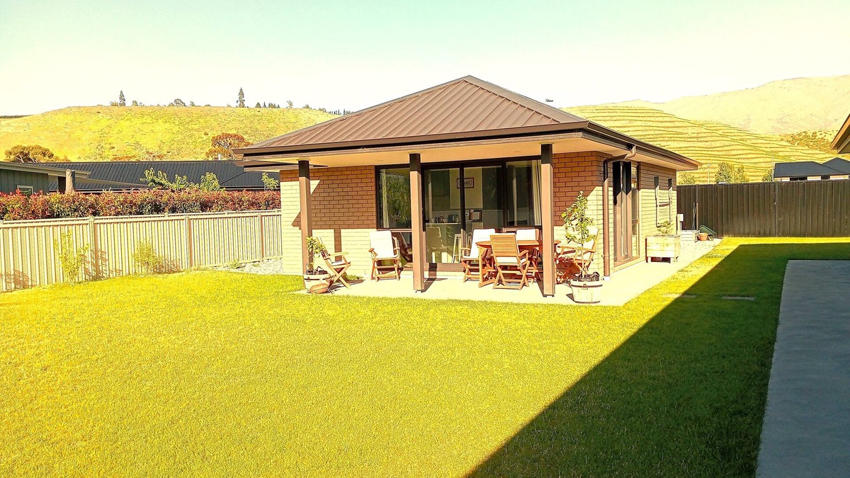 Lowburn Cottage | Cozy Cottage on Begg Lane