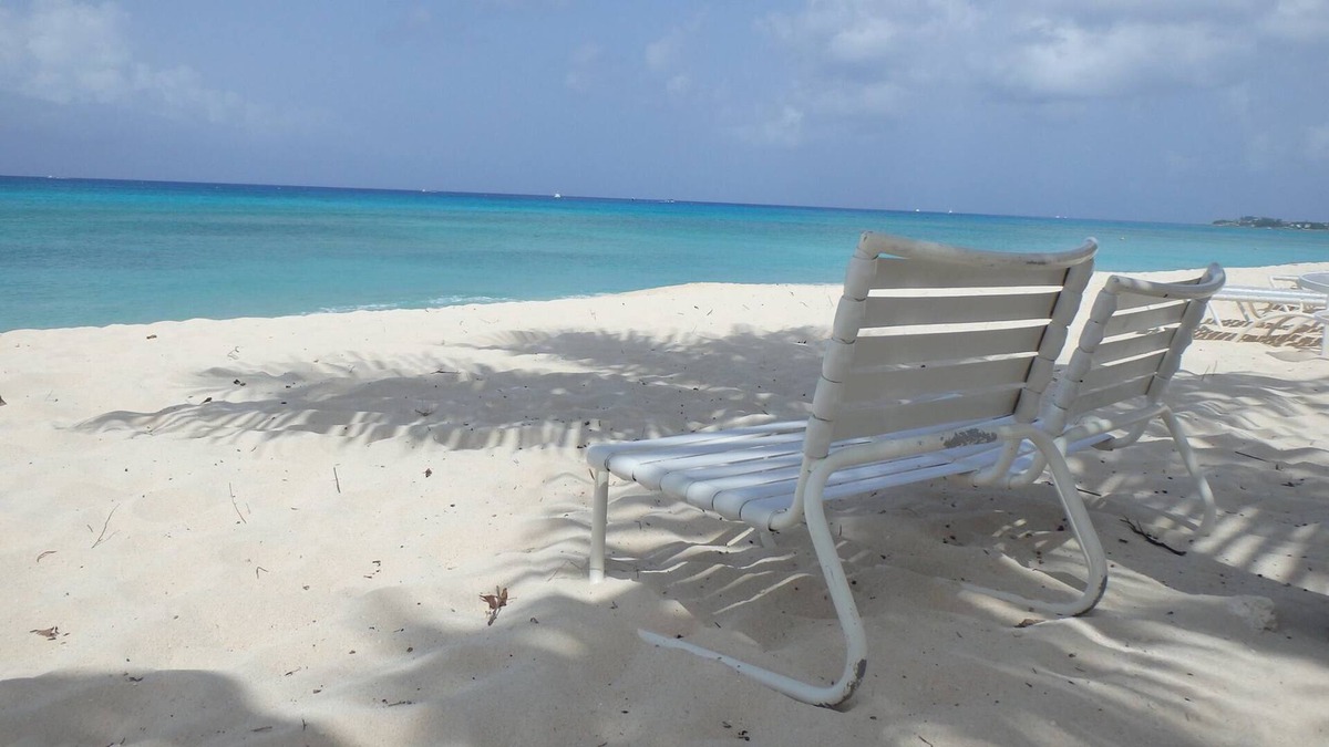 Seven Mile Beach Cottage | Cozy Cottage on Cemetery Beach-away from the crowds-Amazing beach & snorkeling!