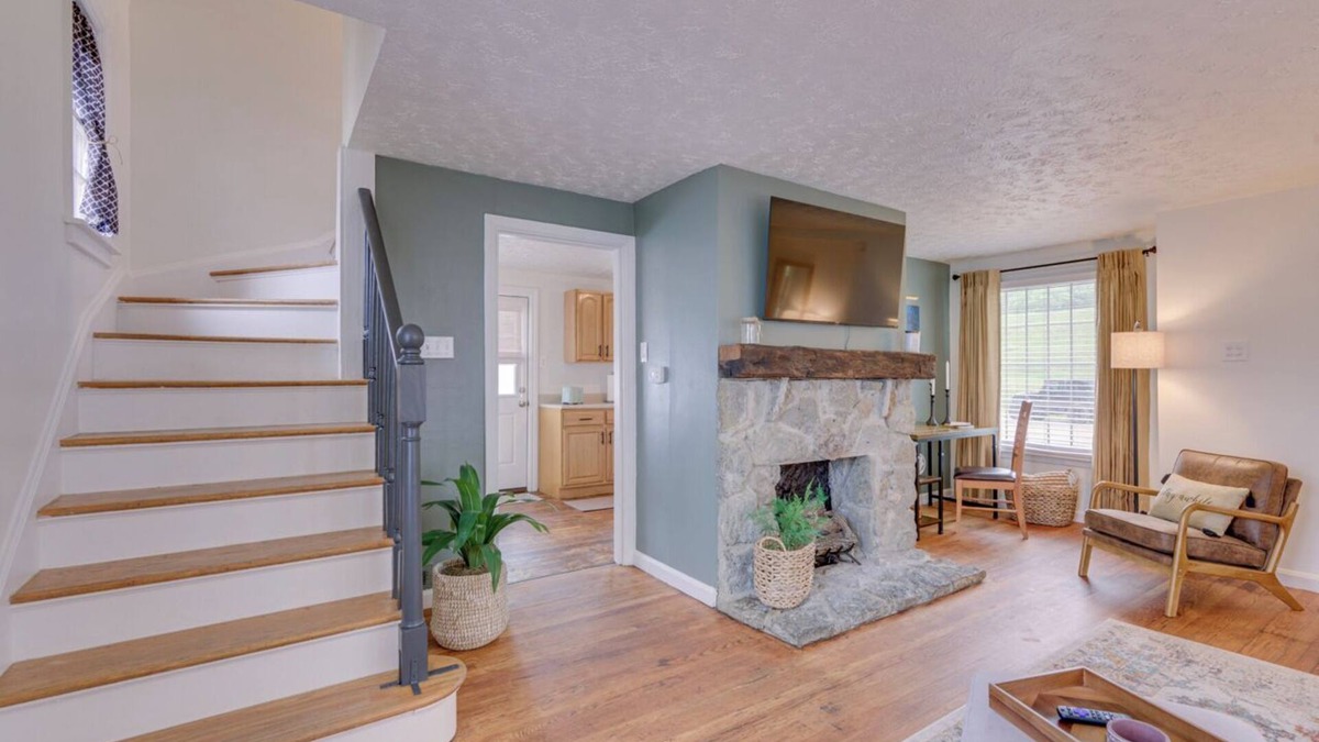 Portsmouth Cottage | Cozy Cottage on Coles Charming 2-bedroom cottage in Portsmouth with AC, WiFi
