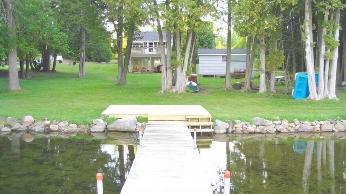 Lakefield House | Cozy Cottage on Katchawanooka Lake