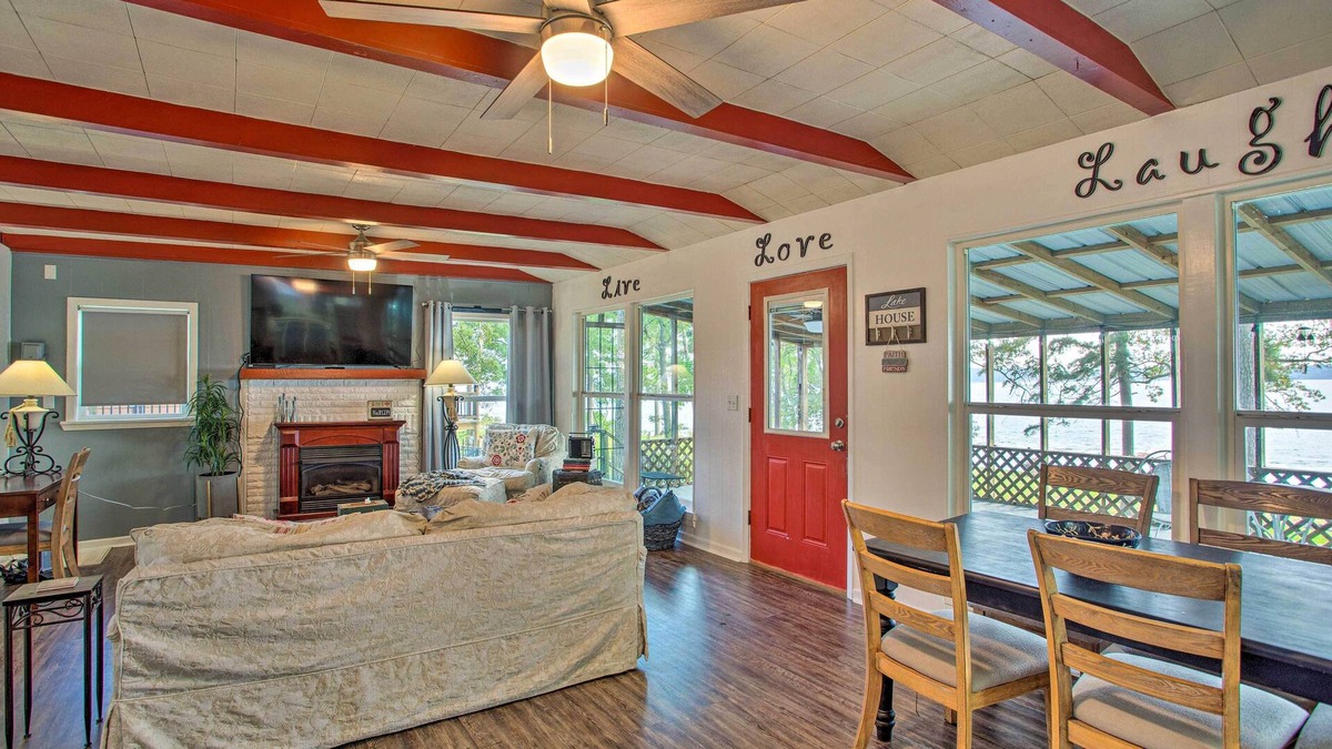 Avinger House | Cozy Cottage on Lake O’ The Pines w/Lake Views!