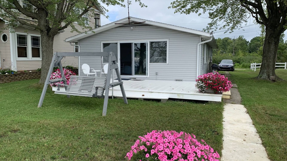 Wolcottville Cottage | Cozy Cottage on Oliver Lake