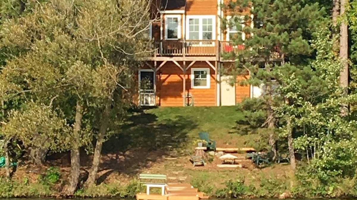 Hatley Cottage | Cozy Cottage on Pike Lake