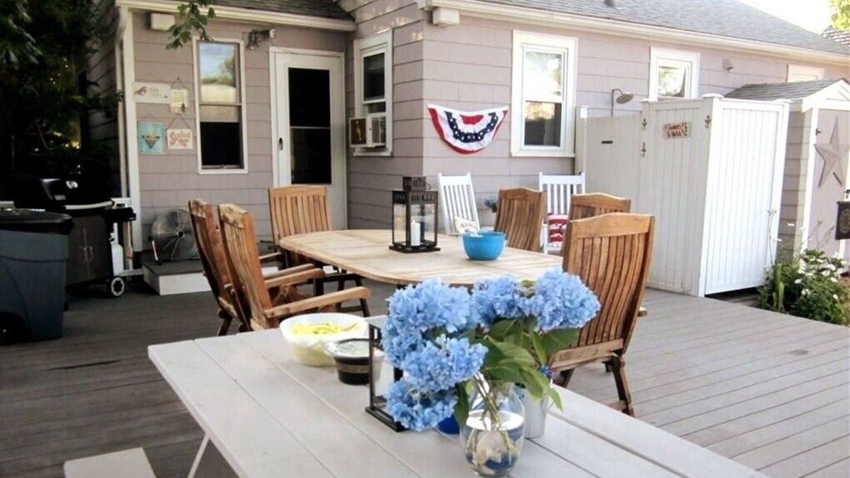 Bonnet Shores Cottage | Cozy Cottage on Quiet Lane!