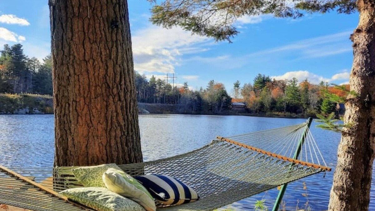 Otis Cottage | Cozy Cottage on the Lake