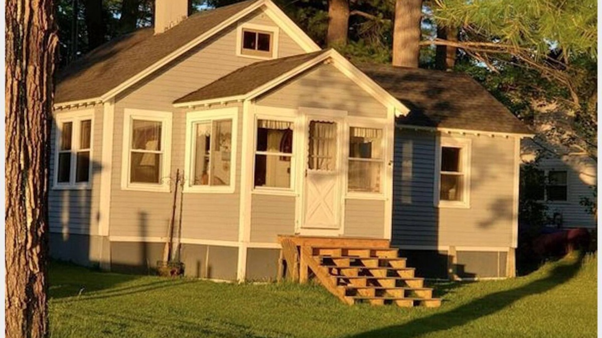 Weeks Mills House | Cozy Cottage on Togus Pond