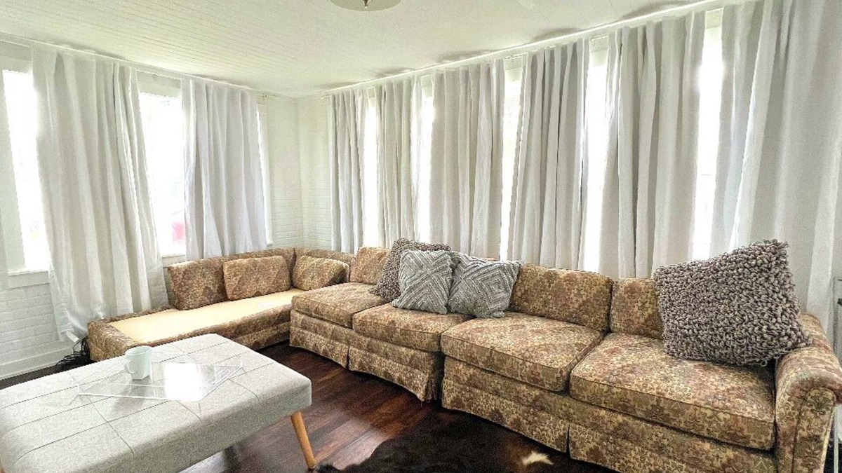 Navy Point Cottage | Cozy Cottage/One Block Away FromWater!