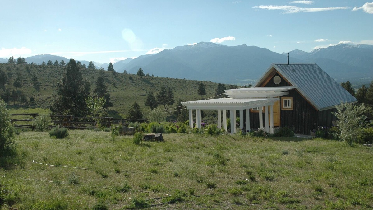 Stevensville Cottage | Cozy Cottage overlooking Bitterroot Valley, private setting east of Victor