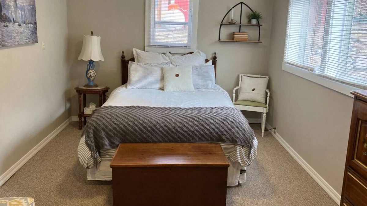 Syracuse Cottage | Cozy Cottage perfect for a quiet getaway