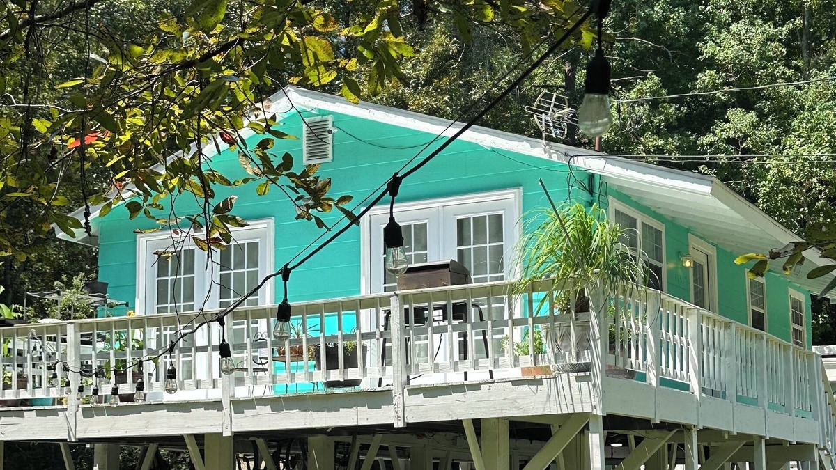 Gulfport House | Cozy cottage, scenic trails to river for kayak launch and peaceful fishing.
