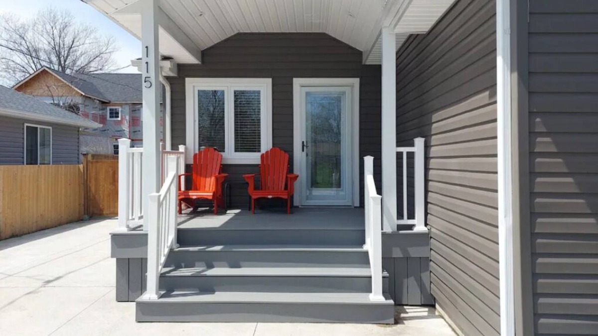 Levergood Beach House | Cozy cottage steps from beautiful Lake Erie w/Hot tub. Wine, dine and unwind!